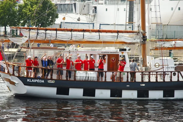 Tripulação do navio durante o The Tall Ships Races Baltic 2013 — Fotografia de Stock