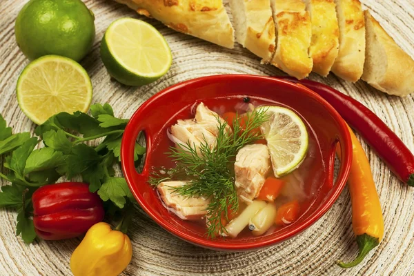 Fischsuppe mit Kartoffeln und Karotten — Stockfoto