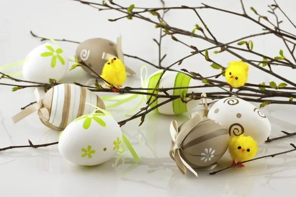 Easter composition with eggs and  spring branches — Stock Photo, Image