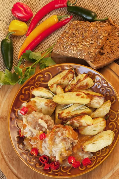 Meatballs with  potatoes and  rye bread — Stock Photo, Image