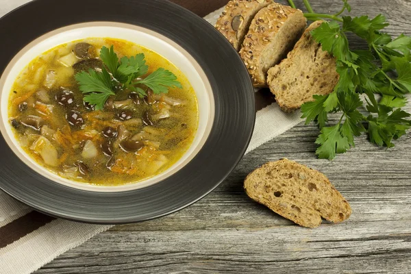 Una taza de sopa fresca de champiñones — Foto de Stock