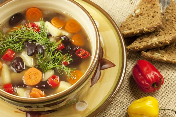 Sopa de frijol tradicional en el bowl — Foto de Stock