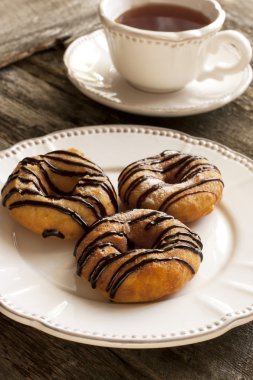 taze ev yapımı çörek ve çay