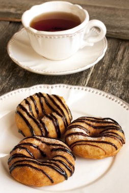 taze ev yapımı çörek ve çay