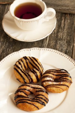 taze ev yapımı çörek ve çay