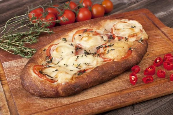 Delicious italian pizza served on wooden table — Stock Photo, Image