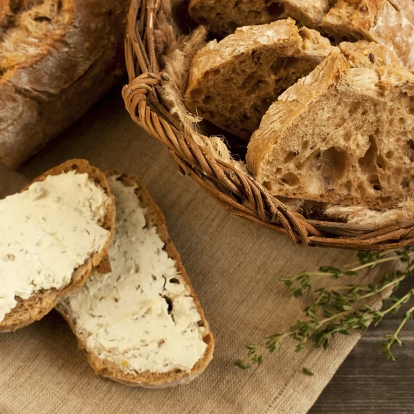 Pane tradizionale appena sfornato — Foto Stock