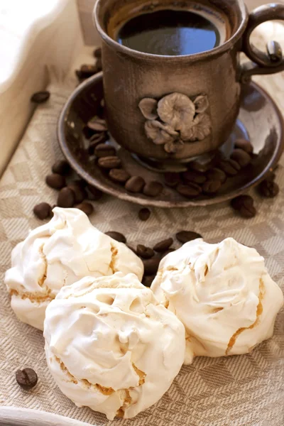 kremalı kurabiye ve aromatik kahve