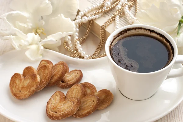 Stilleven met croissants en koffie — Stockfoto