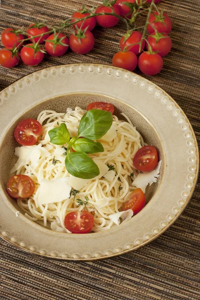 Pasta with spinach and cheese — Stock Photo, Image