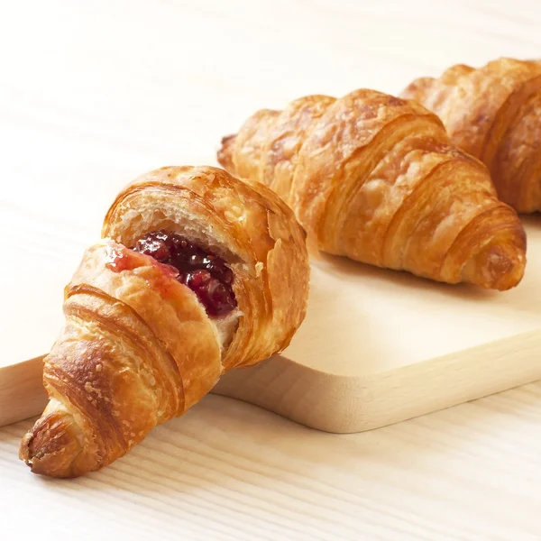 Desayuno con cruasán — Foto de Stock