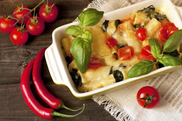 Pasta casserole in ceramic dish — Stock Photo, Image