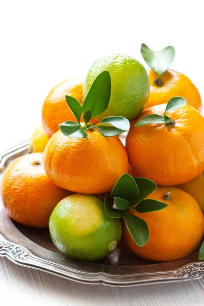 Mélange Agrumes Frais Mandarine Citron Citron Vert Avec Des Feuilles — Photo