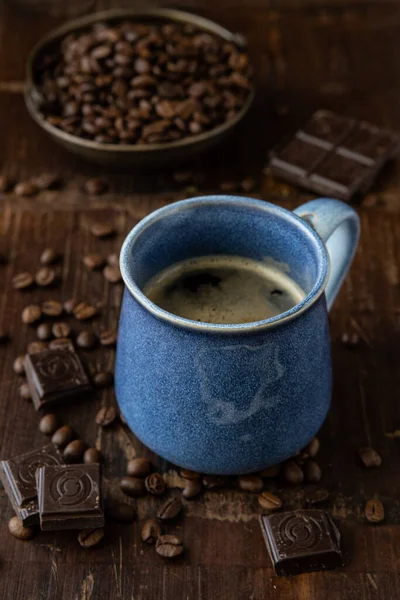 Taza Café Aromático Granos Café Sobre Fondo Óxido Oscuro Café — Foto de Stock