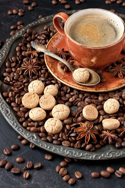 Galletas Almendras Taza Café Aromático Bandeja Vintage —  Fotos de Stock