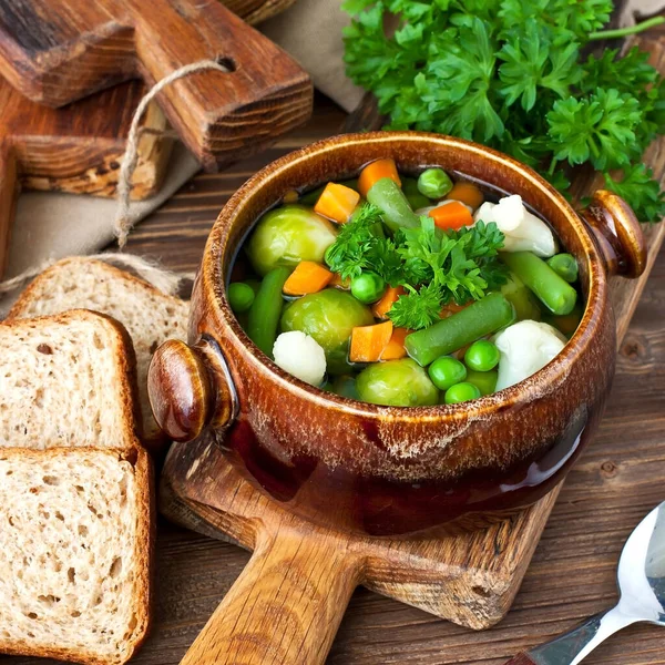 Sopa Verduras Tazón Cerámica Sobre Mesa Madera Enfoque Selectivo Con —  Fotos de Stock