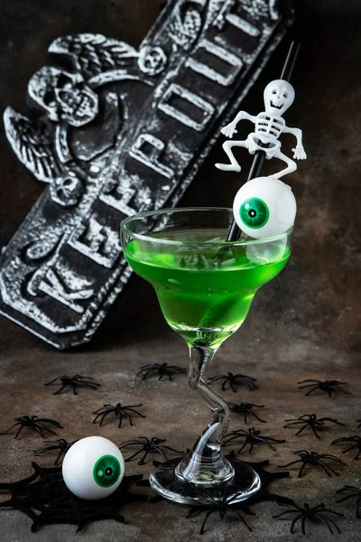 Halloween Cocktail Green Martini Drink Festive Halloween Cocktail Halloween Decor — Stock Photo, Image