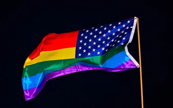 Ondeando bandera de diversidad sobre fondo negro . —  Fotos de Stock