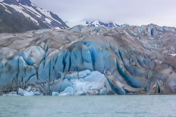 Färska ice slide utsätta sprickor och skrevor i margerie glacier — Stockfoto