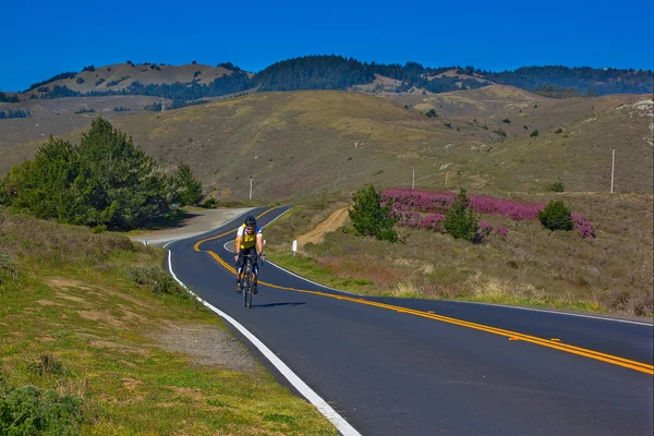 Bicicletta equitazione California Highway uno vicino a Stinson Beach . — Foto Stock