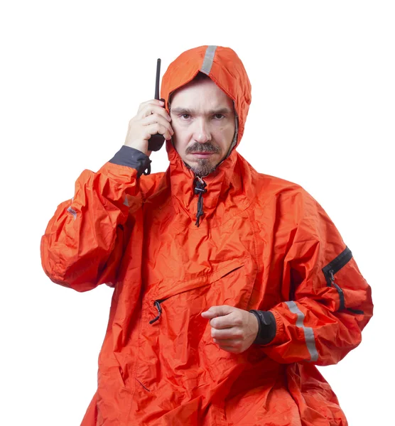 Человек в штормовом винтике говорит по радио — стоковое фото