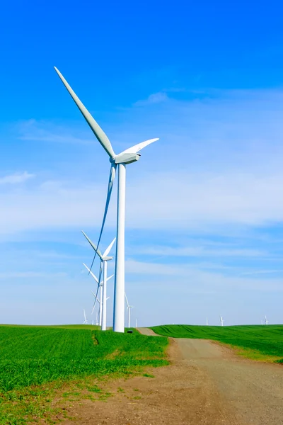 Väderkvarn elgenerator. — Stockfoto