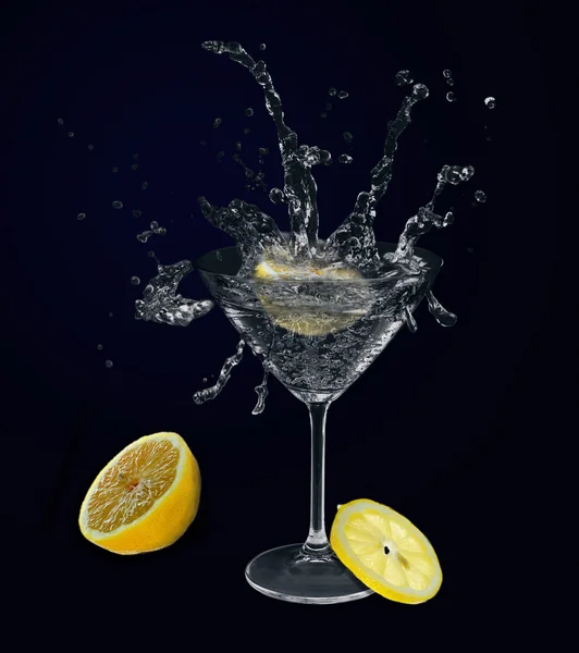 Citron i martini glas . - Stock-foto