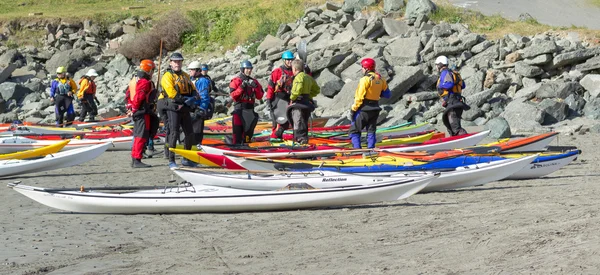 TRINIDAD, CALIFORNIA, EE.UU. - 3 DE MAYO: Explore el kayak marino de la costa norte —  Fotos de Stock