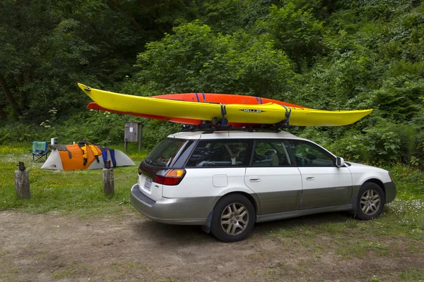 MENDOCINO, CALIFORNIA, USA - JUNE 8. Sea kayak car camping in Ru — Stock Photo, Image