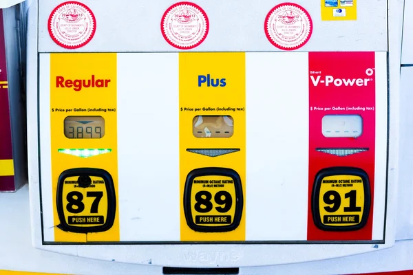 SACRAMENTO, USA - SEPTEMBER 5: High Shell gas price on September — Stock Photo, Image