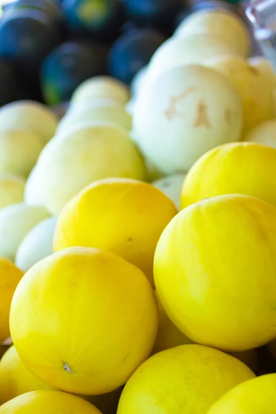 Meloenen op lockel boerenmarkt. — Stockfoto