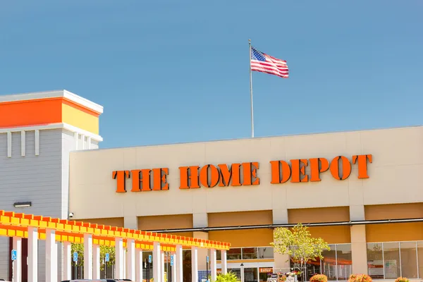 SACRAMENTO, США - 5 сентября: вход в магазин Home Depot Лицензионные Стоковые Изображения