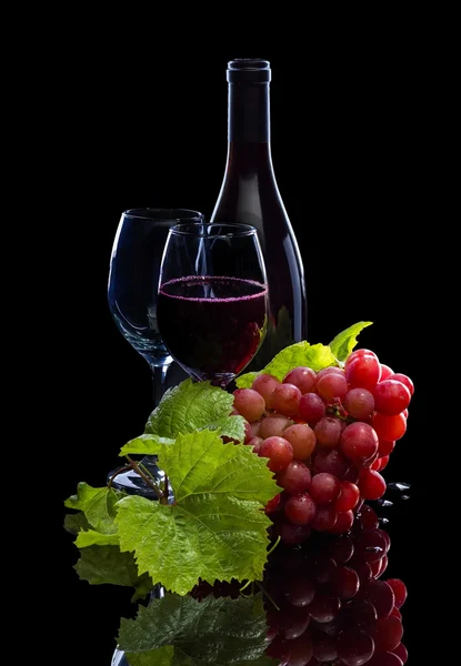 Láhev červeného vína, hrozny a plný skla Royalty Free Stock Fotografie