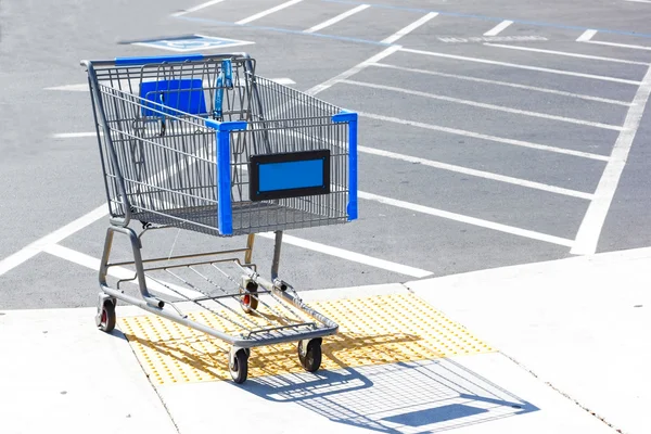 Shopping cart on parking lot. — Stock Photo, Image