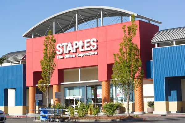 SACRAMENTO, EUA - SETEMBRO 23: Staples store on September 23 , — Fotografia de Stock