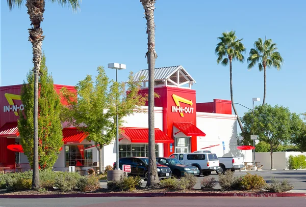 SACRAMENTO, USA - SEPTEMBER 23: In-n-out Burger restaurant on S — Stock Photo, Image