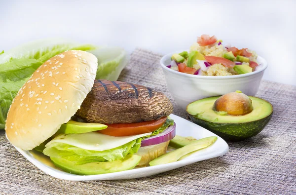 Hamburger di portabella alla griglia . — Foto Stock