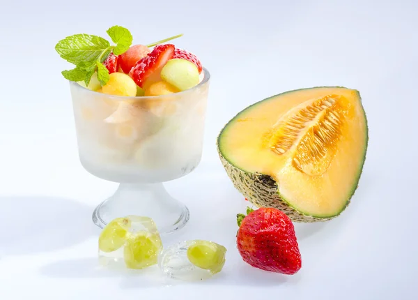 Salada de frutas congeladas — Fotografia de Stock