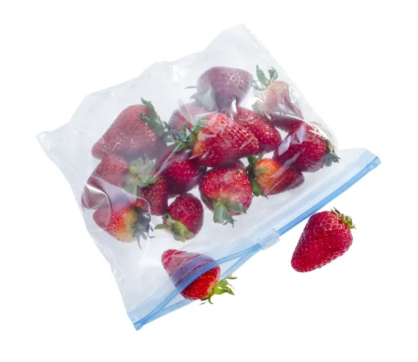 Çilek şeffaf plastik torba — Stok fotoğraf