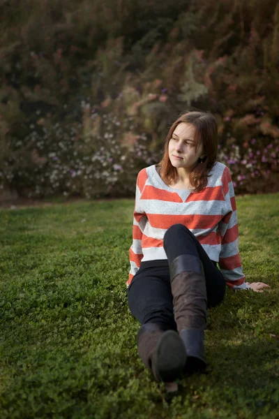 Park 'taki genç kadın.