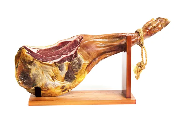 Jamon Serrano. Un prosciutto spagnolo isolato sul bianco — Foto Stock