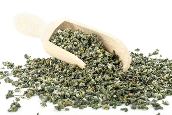 Teesieb mit grünem Tee — Stockfoto