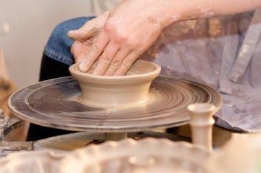 Potter op het wiel pottenbakkers