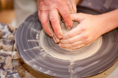 Potter op het wiel pottenbakkers