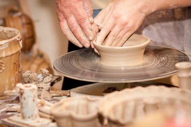 Potter op het wiel pottenbakkers