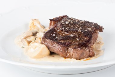 sığır eti biftek mantar ile