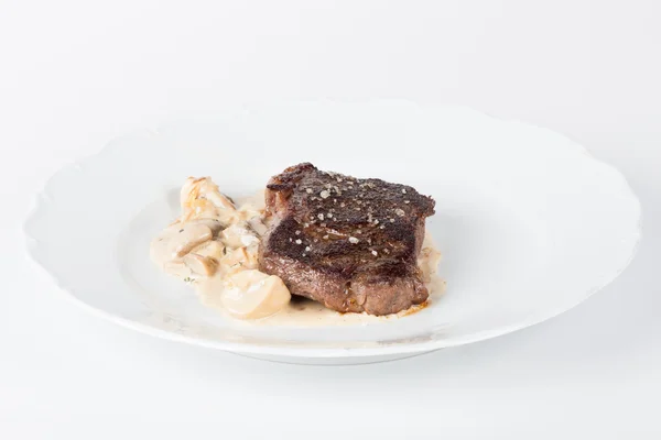 Hovězí steak s houbami — Stock fotografie