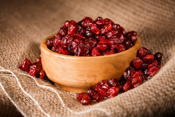 bir kâse kurutulmuş cranberries