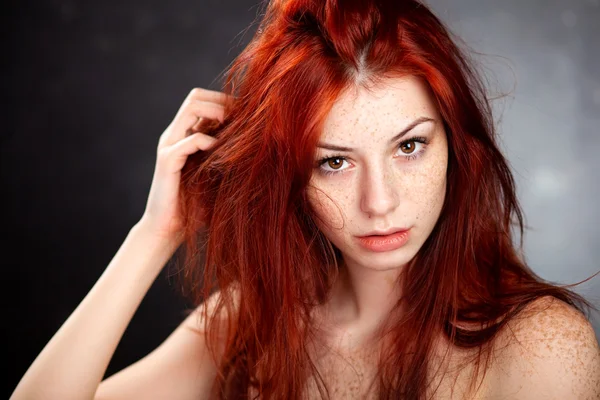 Beautiful woman posing in the studio — Stock Photo, Image