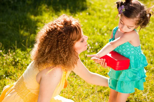 Mother and daughter outdoors — Stock Photo, Image